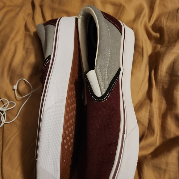 Vans - Picture 2 of 5